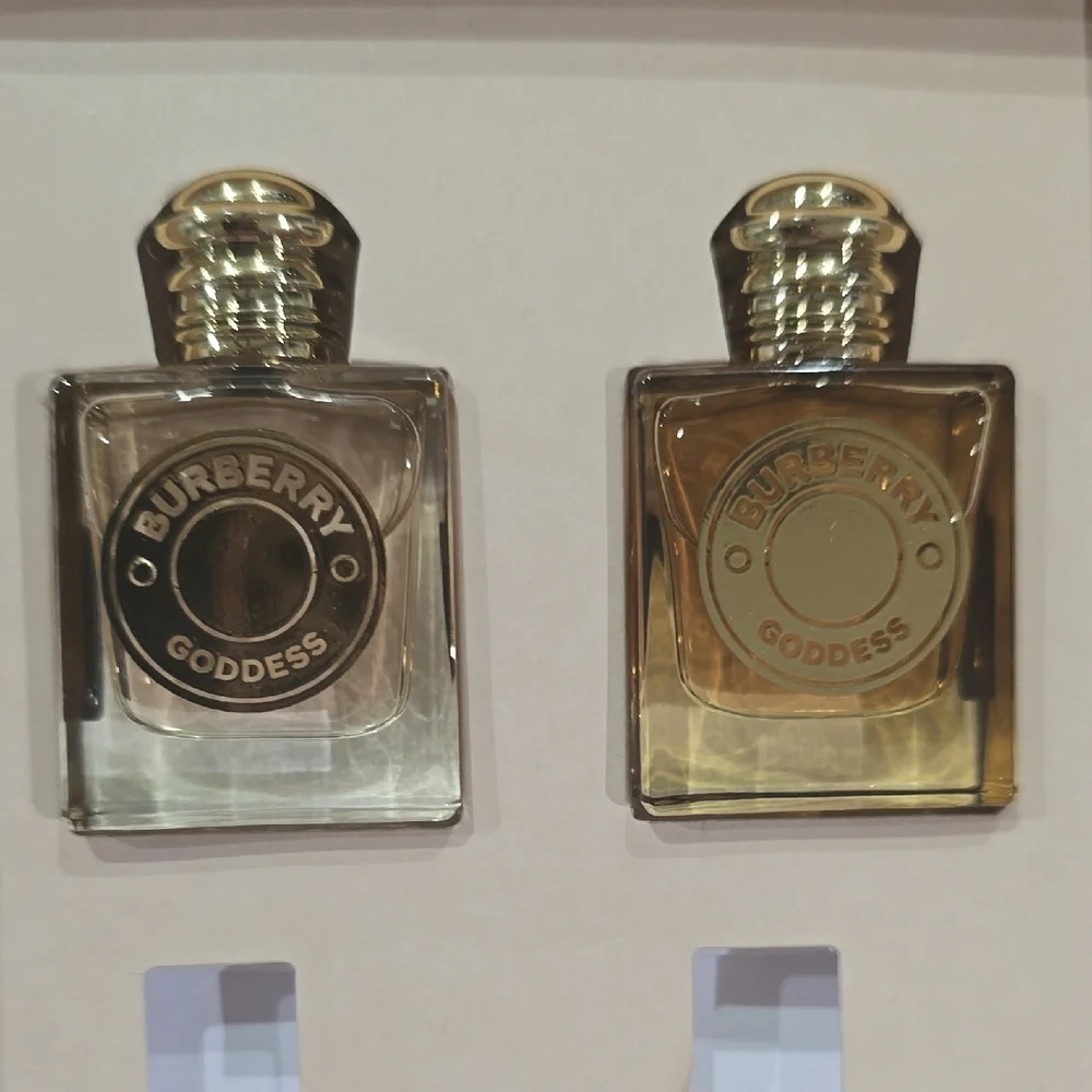 Burberry Fragrance Duo in Gold and Clear - Picture 2 of 6